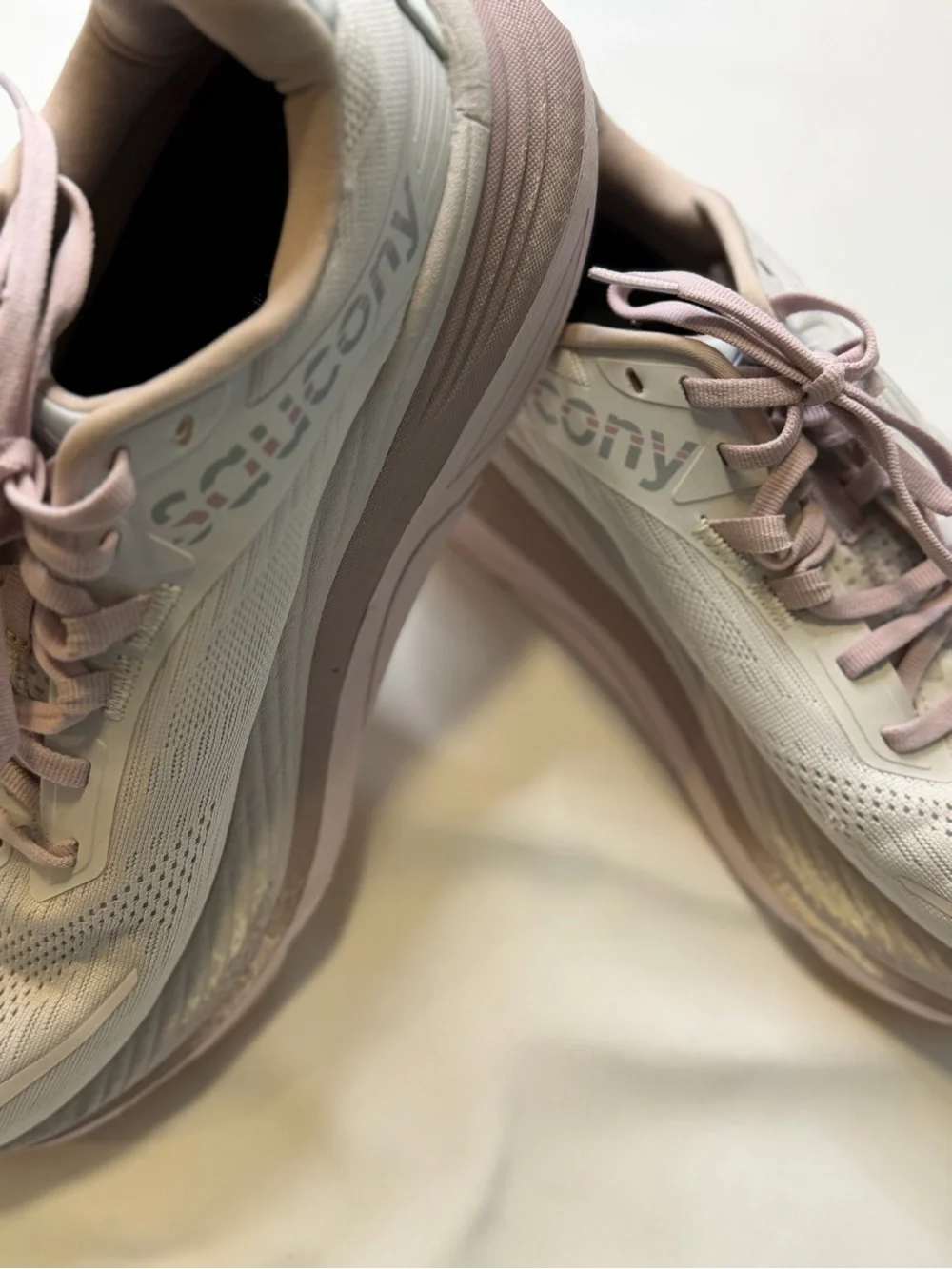 Saucony Hurricane 24 Women’s Cloud/Bloom Running Shoes